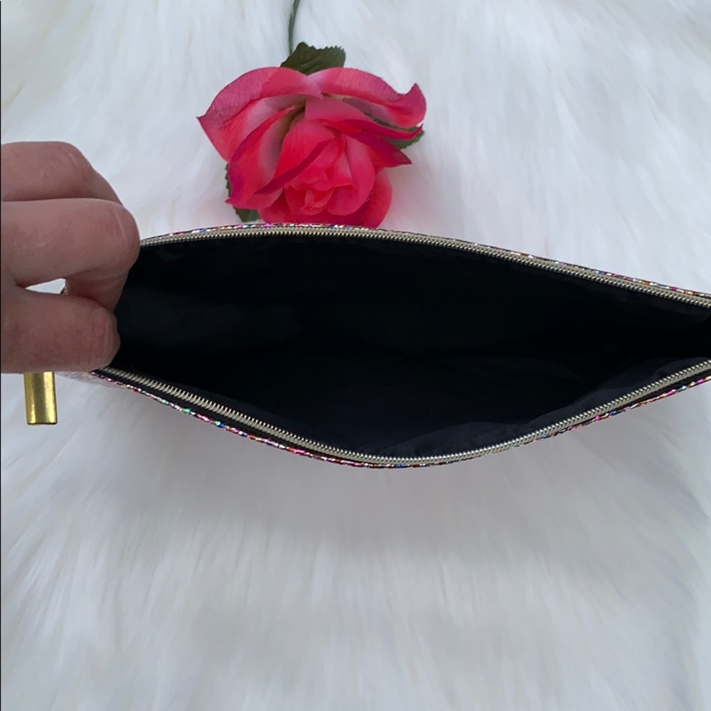 PINK SUPER SPARKLY CLUTCH- NEVER USED!! - Picture 3 of 6